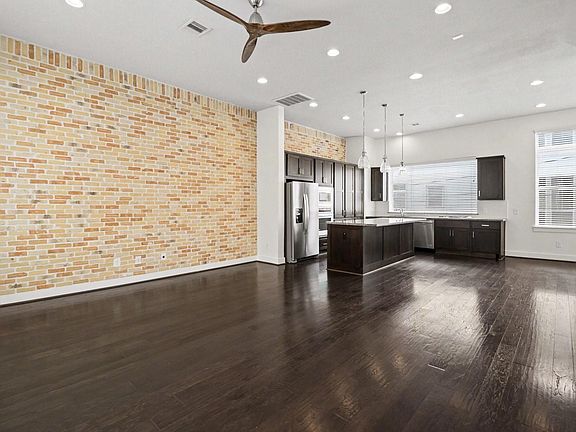 3rd image of 715 Hartman St