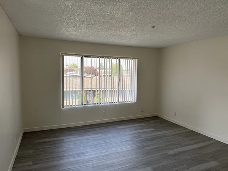 1155 Evans Dr — Photo 6