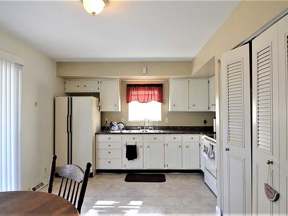 5th image of 1412 Continental Dr