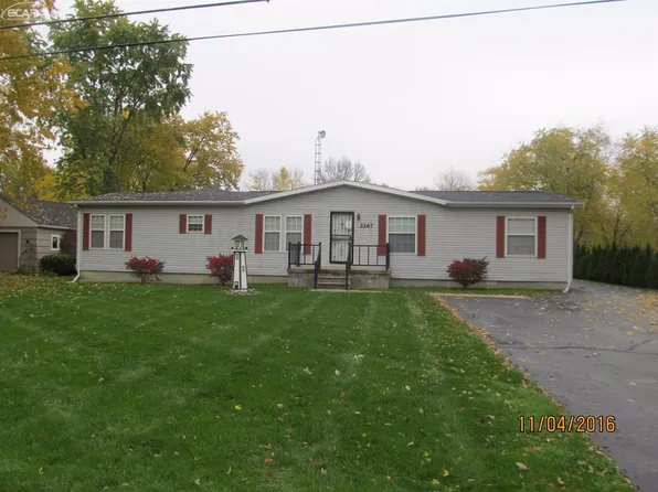 2267 Howe Rd, Burton, MI 48519