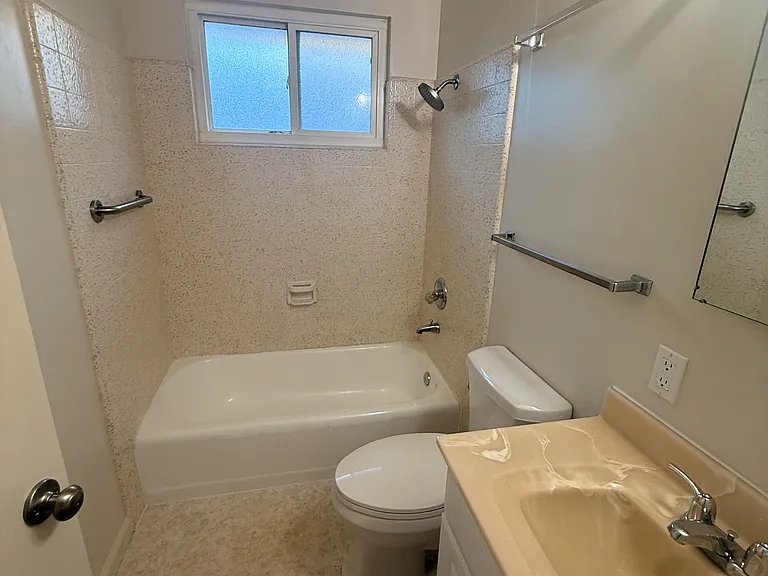 212 E Hemlock Ave — Photo 6