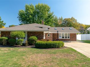 6951 Greenbriar Dr, Parma Heights, OH 44130