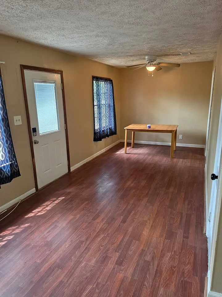 4 bed, 1190 sqft, $1,350 — Photo 2