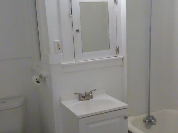 4th image of 623 E Broadway APT 3