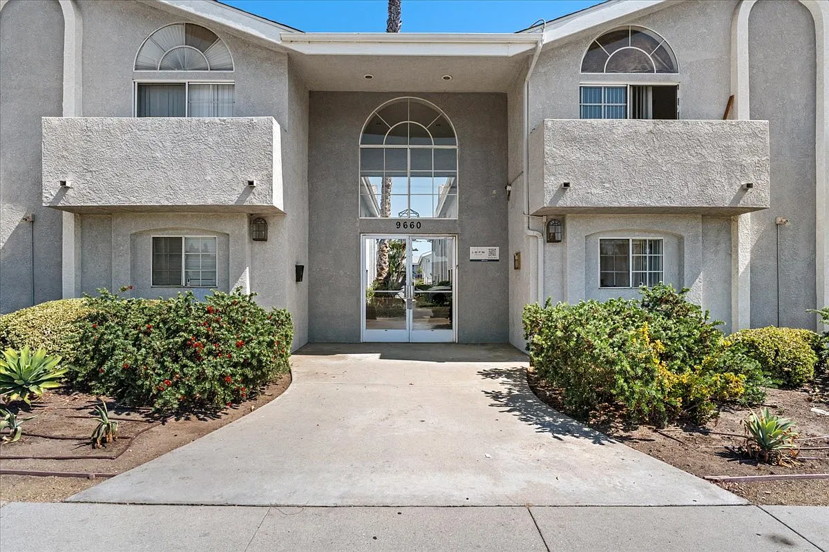 2 bed, 1.5 bath, 1100 sqft, $2,295 — Photo 1