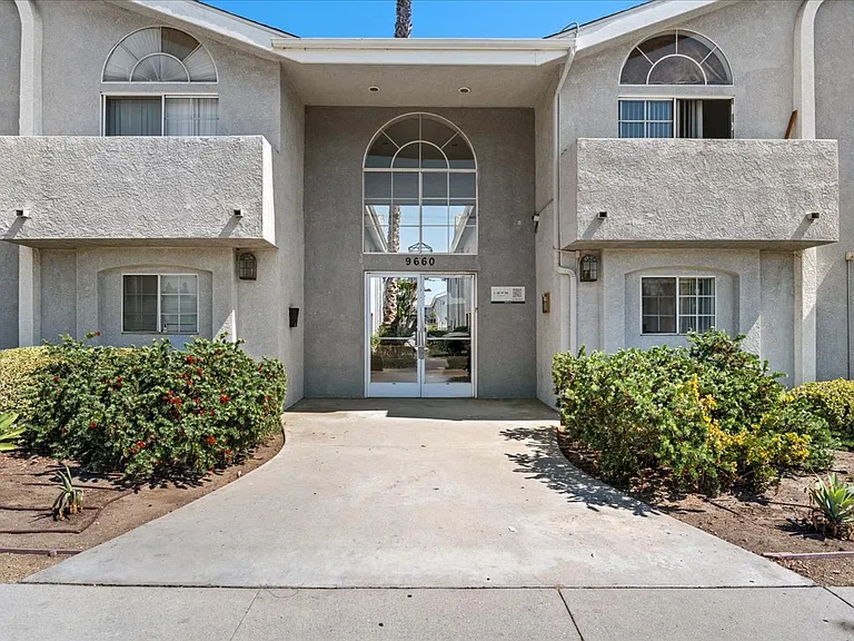 9660 Sepulveda Blvd #10 — Photo 1