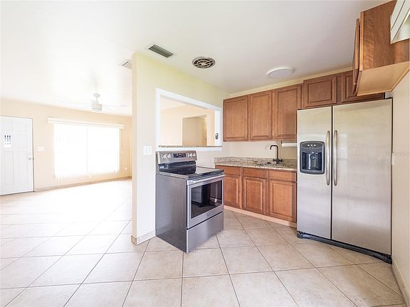 5th image of 2708 Bonneville Dr