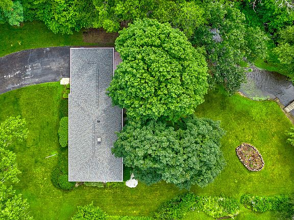 2nd image of 117 Brookside Ct