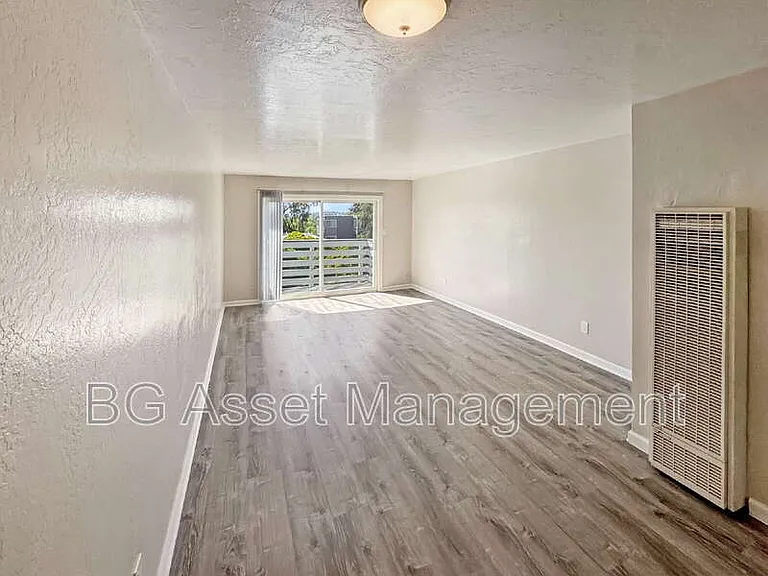 102 Avian Dr — Photo 3