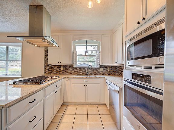5th image of 228 E Greenfield Dr