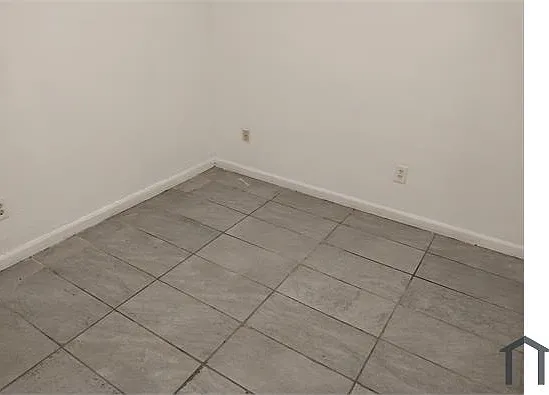 2 bed, 878 sqft, $1,300 — Photo 2