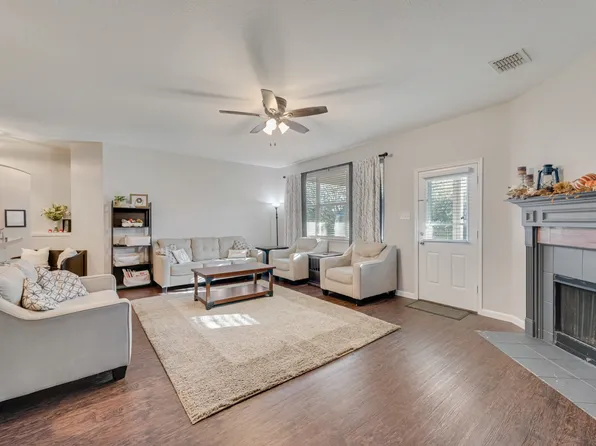 3916 Yarberry Ct, Roanoke, TX 76262