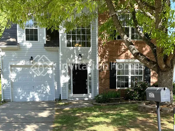 537 Moss Stream Ln, Charlotte, NC 28214