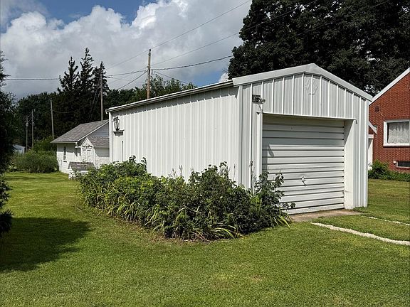 2nd image of 702 3rd St