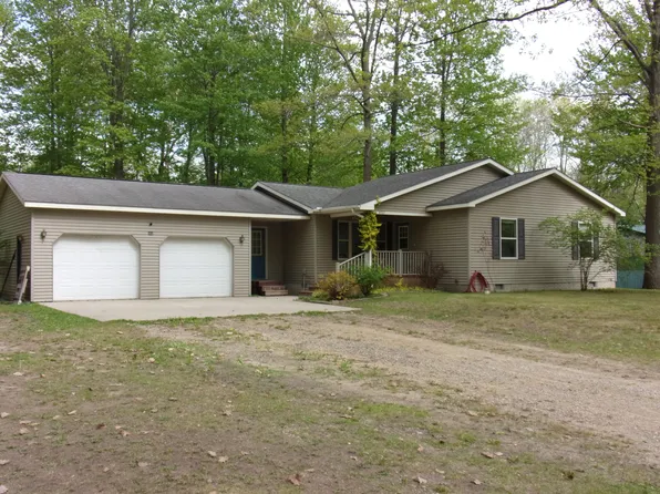 4261 Pebble Beach Dr, Gladwin, MI 48624