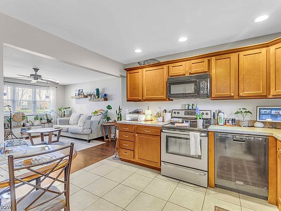 3rd image of 2587 Jaycox Rd