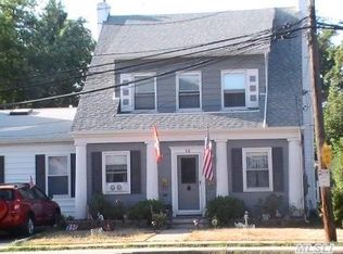 15 Devine St, Lynbrook, NY 11563