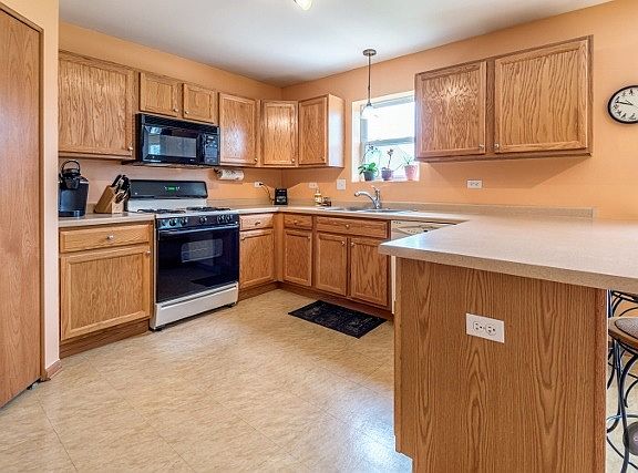 5th image of 7510 Prairieside Dr