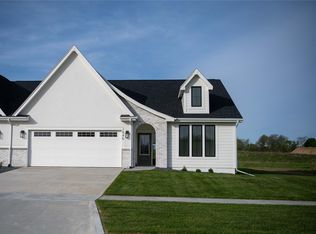 1545 Hazel St, Pella, IA 50219