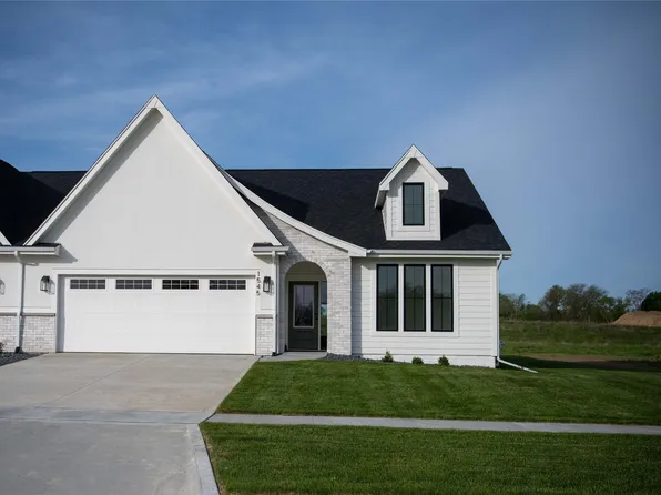 1545 Hazel St, Pella, IA 50219