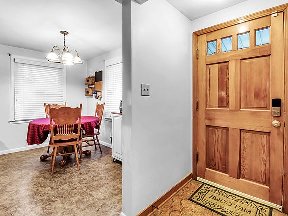 5th image of 49 Lennox Ave