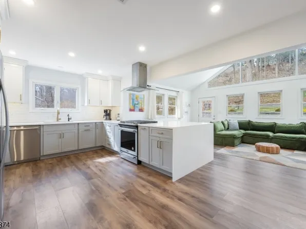 224 Gates Ave, Long Hill Twp., NJ 07933