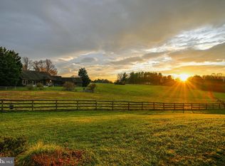 2 Glenberry Ct, Phoenix, MD 21131