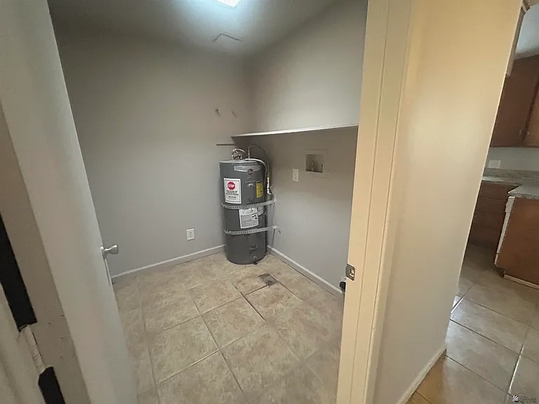 143 W 27th Pl — Photo 8