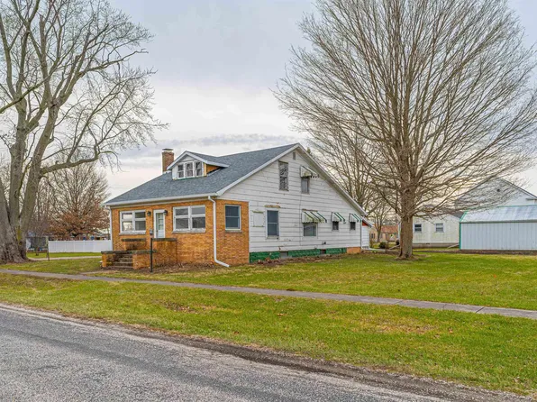 120 E Oak St, Broadwell, IL 62634