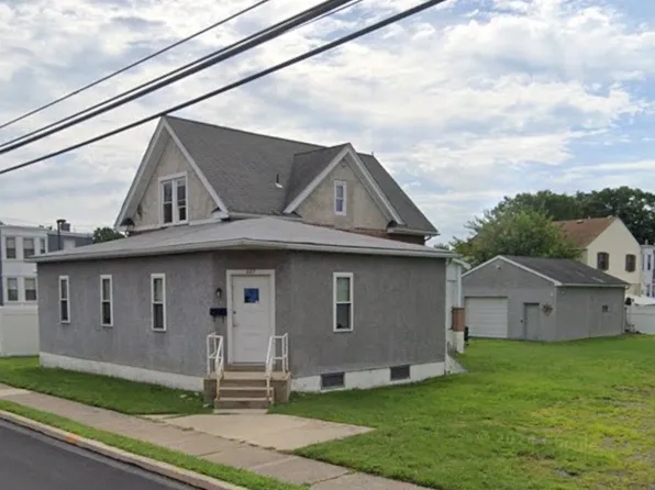 207 S Governor Printz Blvd, Essington, PA 19029