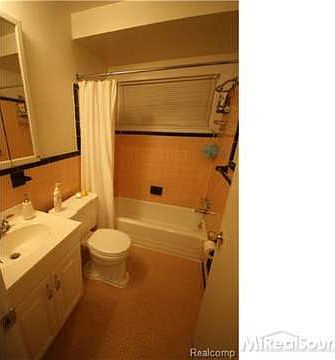 4th image of 3217 Maplewood Ave