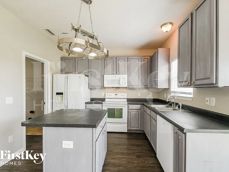 8728 N Springview Dr — Photo 6