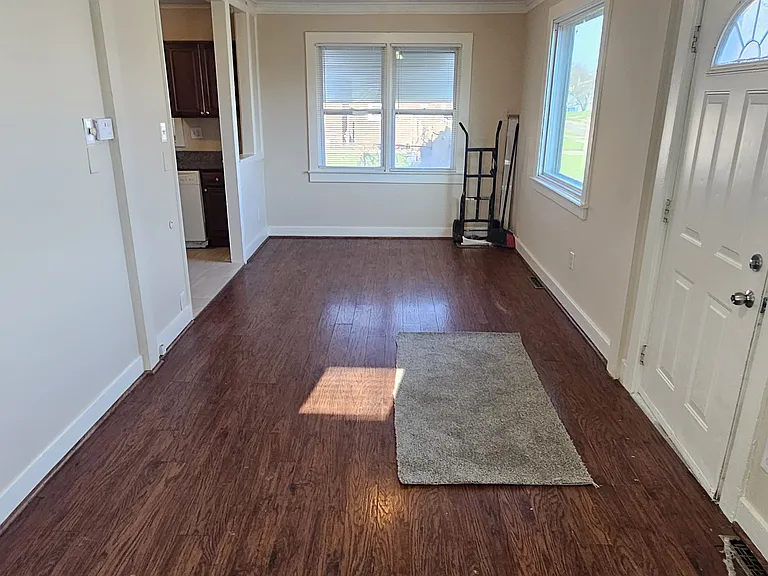 8092 Jewett Ave — Photo 5