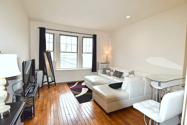 Rented by Manhattan Spaces | media 10