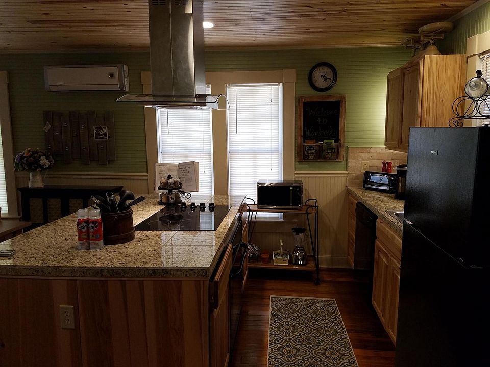 2nd image of 107 Oak Dr