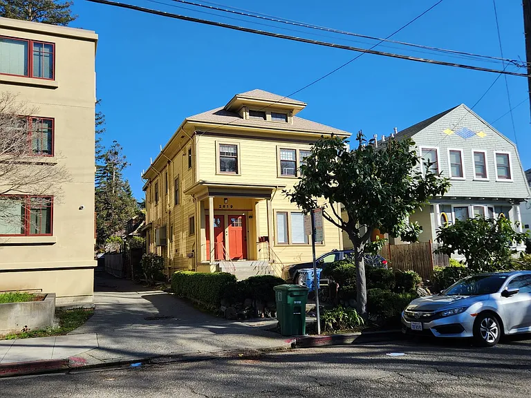 College Ave Apartment for Rent — Photo 1