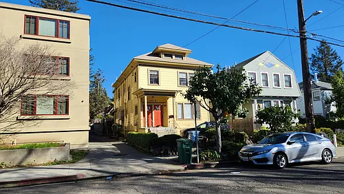 College Ave Apartment for Rent Photo 1