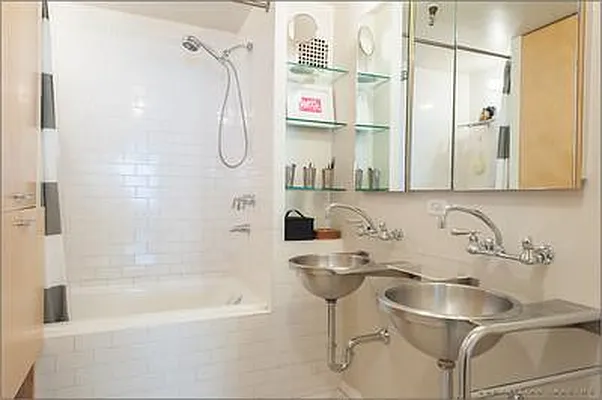 Sold by Bank Neary | media 23