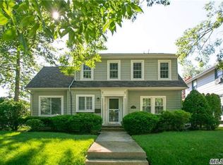 150 Verbena Ave, Floral Park, NY 11001