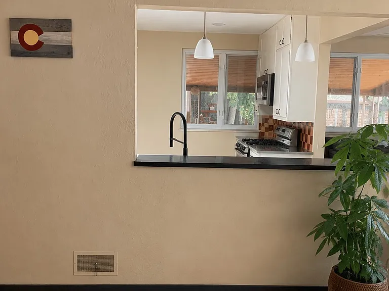 1246 Locust St — Photo 3