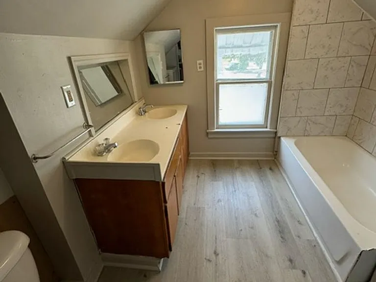 2804 Abbott St — Photo 5