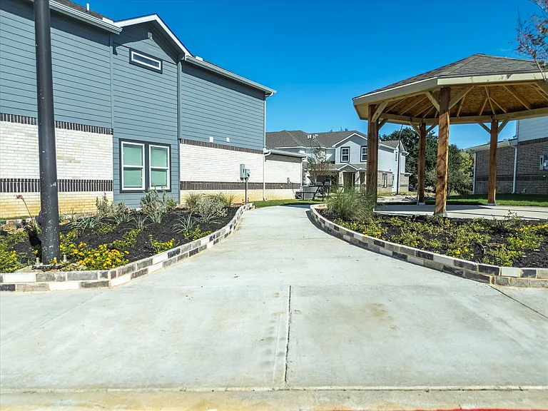6215 Roby Dr — Photo 46