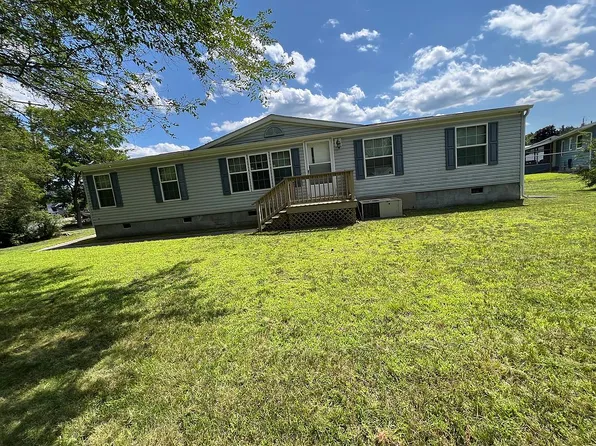 46 Margaret St, Keeseville, NY 12944