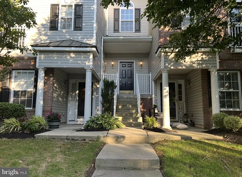 2 bed, 2.0 bath, 1090 sqft, $2,575 — Photo 2