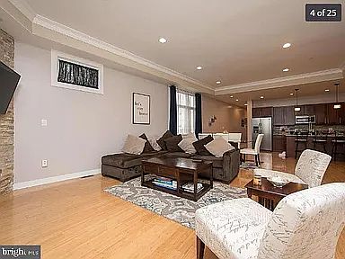 3rd image of 1537 Fairmount Ave Unit 1F