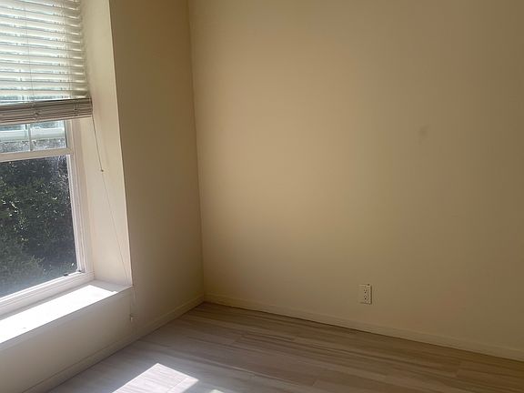 5th image of 976 Ponderosa Ave #C