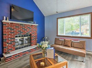 545 Country Place Dr, Tobyhanna, PA 18466