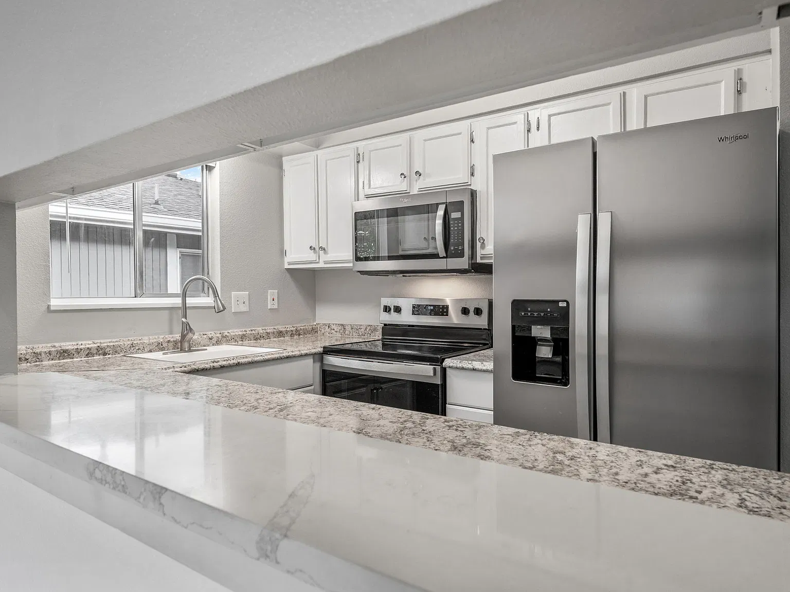 2 bed, 924 sqft, $1,700 — Photo 3