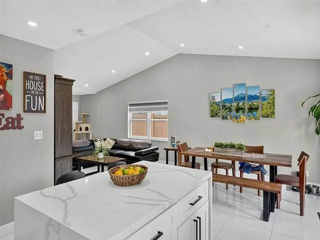 8131 NW 44th Ct — Photo 9