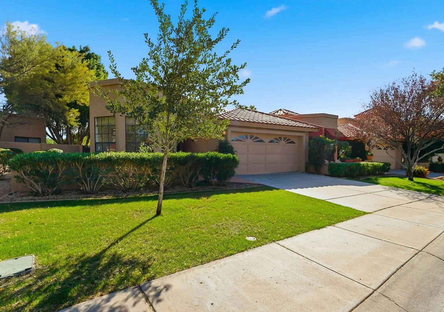 Welcome to this stunning 3-bedroom, 2-bathroom home in the heart of Scottsdale, AZ — Photo 2